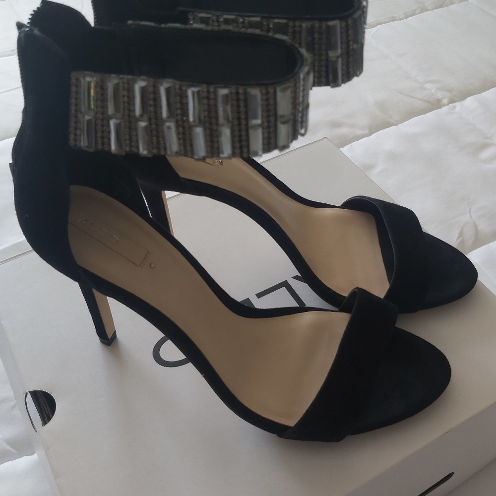 Women's size 8 Aldo high heels sandles black suede with rhinestones